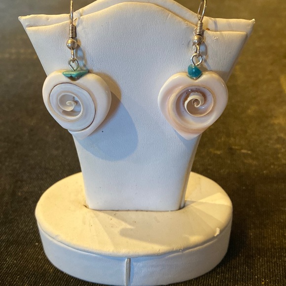 Santa Domingo cut shell earrings - Picture 1 of 5